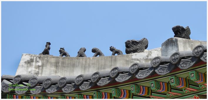 Japsang Rooftop Figurines