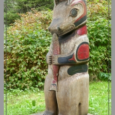 A Nuu-chah-nulth welcome pole